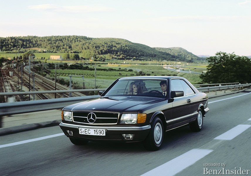 Daimler-Benz AG presented the W126 series S-Class generation at the 