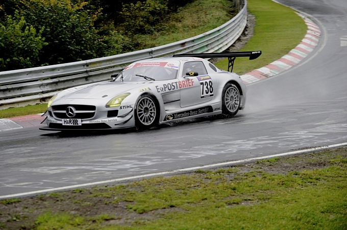 SLS GT3 crashes in track debut BenzInsidercom A MercedesBenz Fan Blog