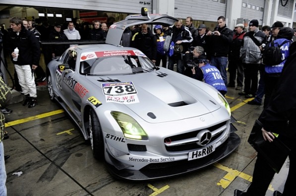 mercedes sls amg gt3 crashes at racetrack premiere medium 3 597x396 SLS GT3