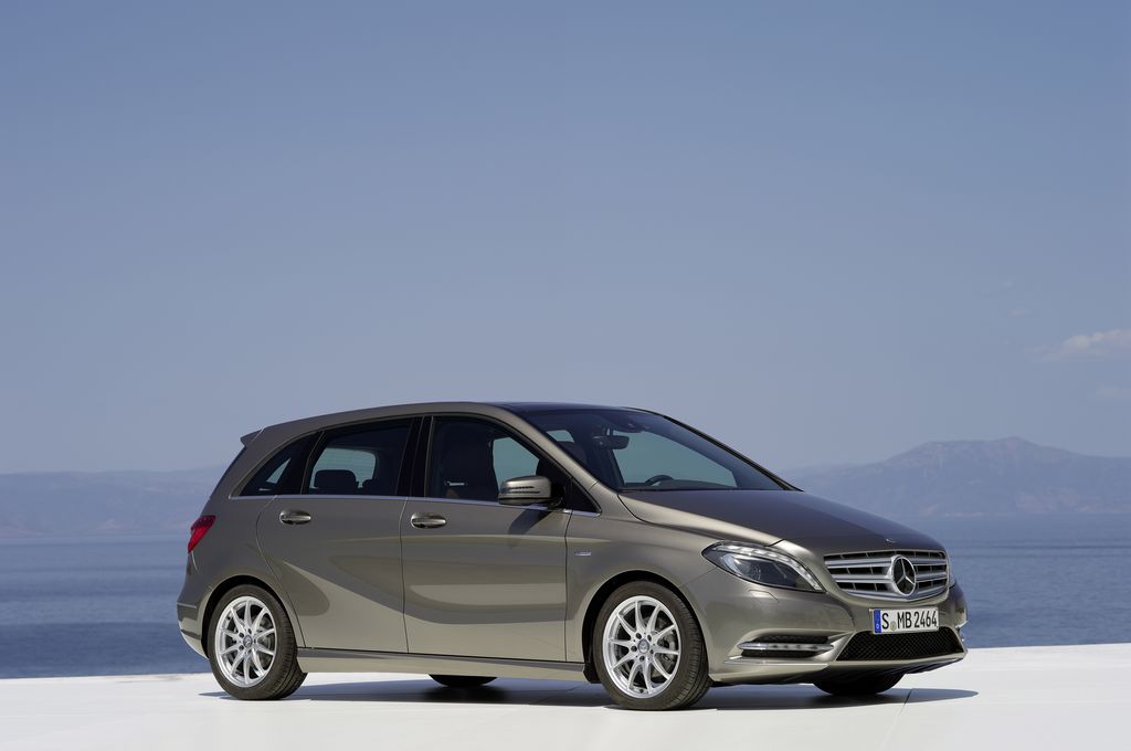 2012-Mercedes-Benz-B-Class16.jpg