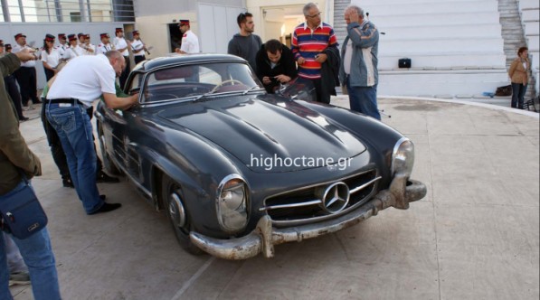 barn find 1960 mercedes benz 300 sl roadster sells for 405000 39597 1 597x332 Barn Find 300SL Sells For 405,000 Euros