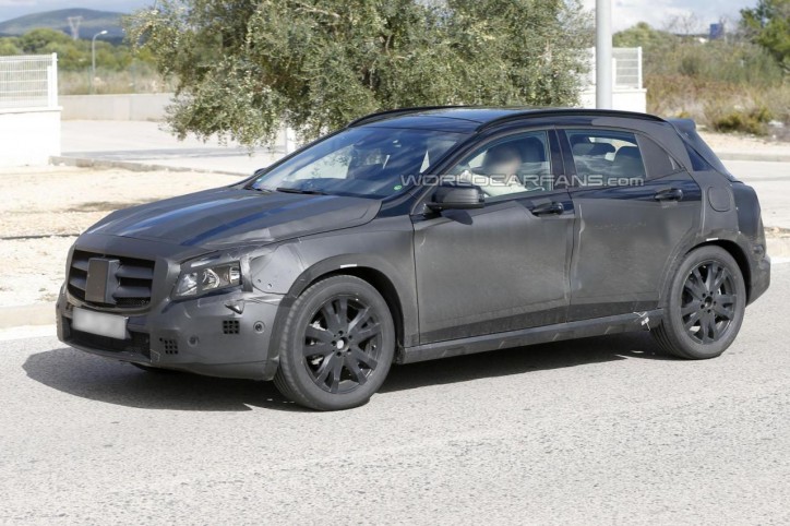 SPY 2014 Mercedes Benz GLA Class X 156 14 724x482 X156 Prototype Seen Testing