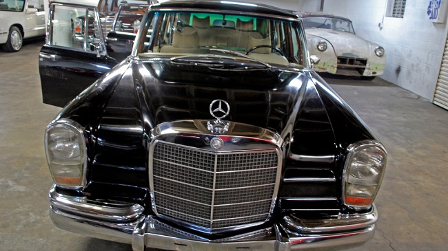 Saddam hussein black mercedes benz