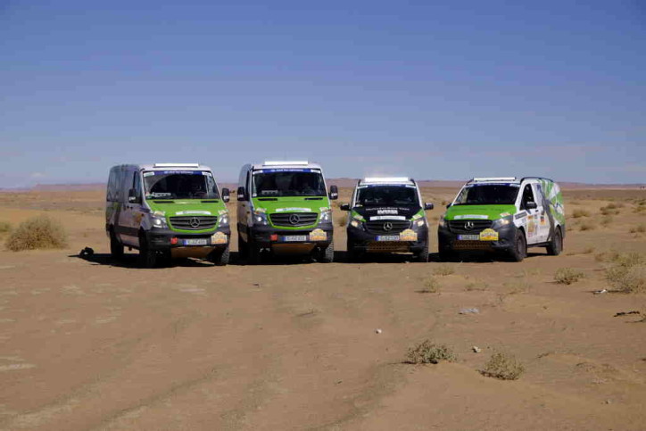 Mercedes-Benz Vans at the Aïcha des Gazelles 2016 start line in Erfoud 2