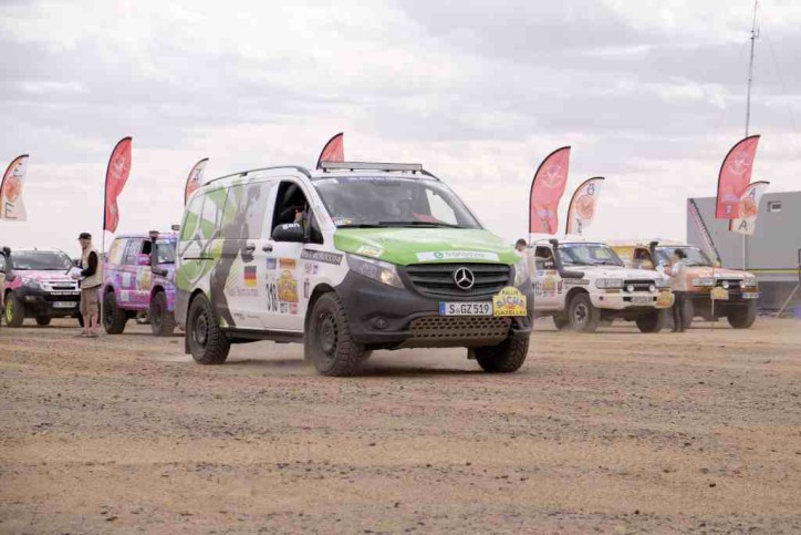 Mercedes-Benz Vans at the Aïcha des Gazelles 2016 start line in Erfoud 4