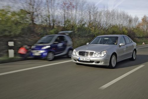 DaimlerChrysler first in the world to bring Car-2-X Communication