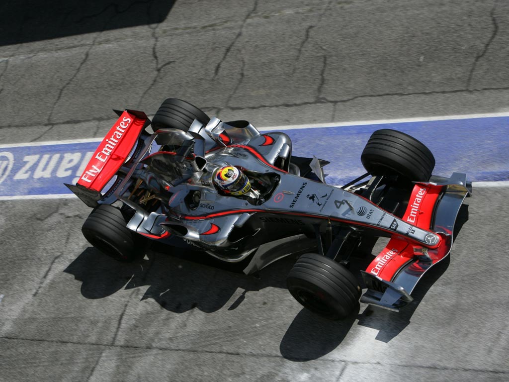 Ron Dennis sells half of his McLaren F1 share