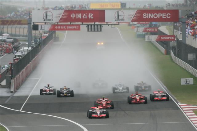 F1 Shanghai: Alonso second – Championship decision in Brazil