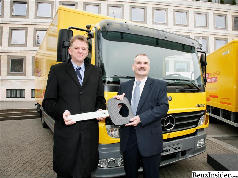 Daimler AG give go-ahead for the first hybrid truck in Europe