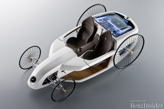 Daimler AG trainees build an F-CELL Roadster