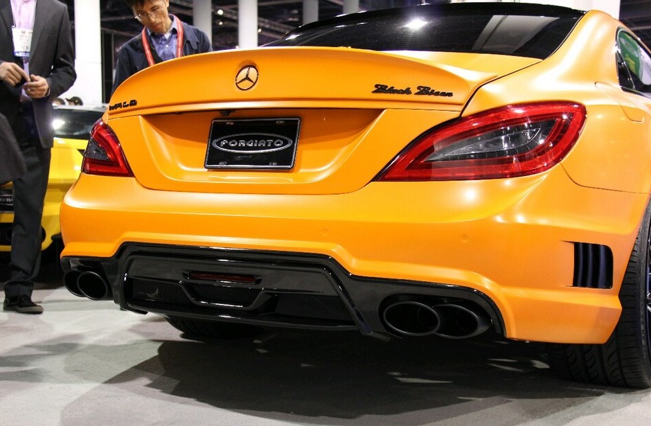 Оранжевый Мерседес Бенц CLS