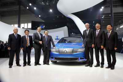Daimler's New Brand Called Denza Presented in Beijing