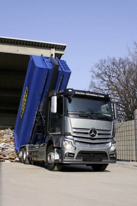 The New Actros Hook Lift at the Munich Trade Fair
