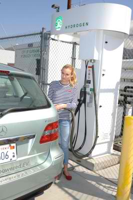 Mercedes B-Class Electonic Drive Attracts Hollywood Stars