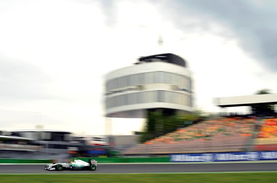 Rosberg Gets 5-Place Gearbox Penalty