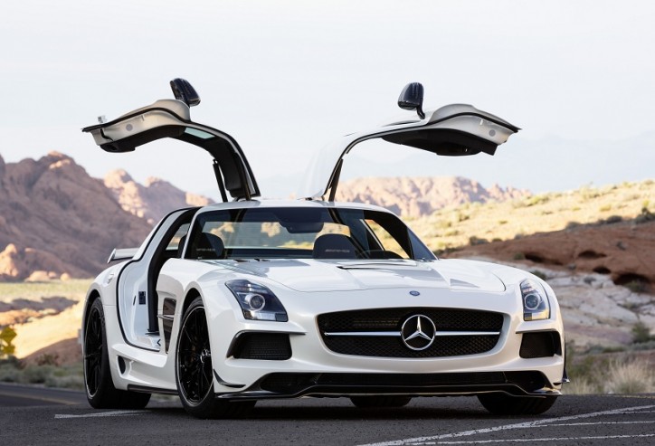 Mercedes-Benz Unveils the SLS AMG Coupe Black Series