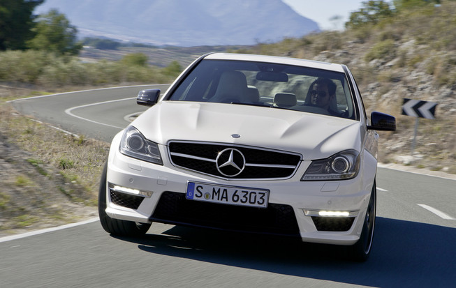 Police in Pursuit of Two Carjackers Who Stole a Black C63