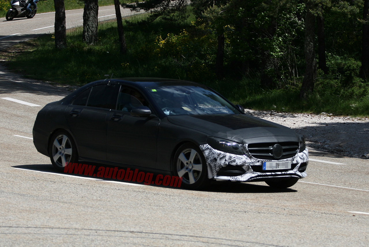 Next Generation C-Class Spotted Again with Less Camo