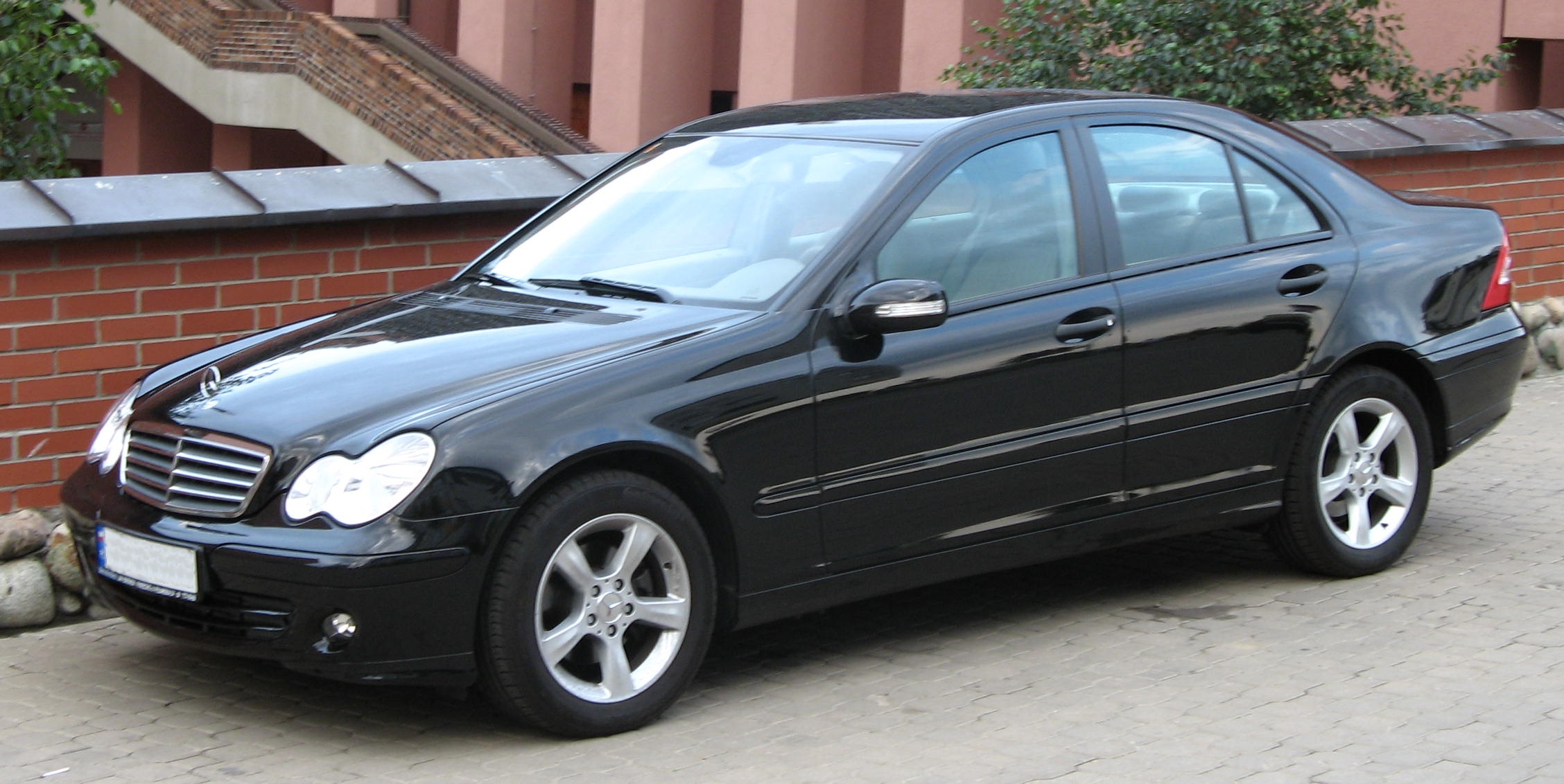 Mercedes-Benz_C180_Kompressor_(W203)