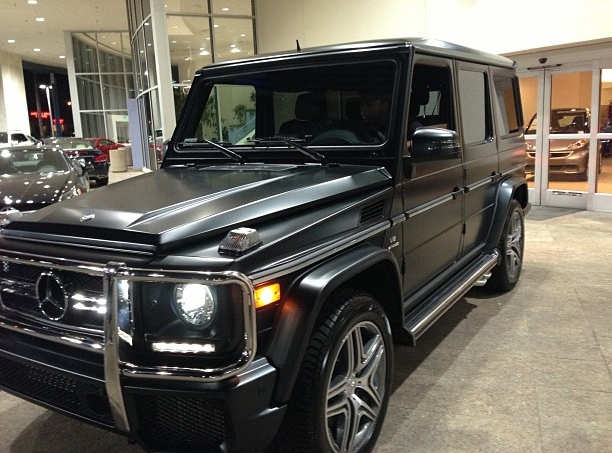 Floyd Mayweather Receives A Mercedes-Benz G63 AMG