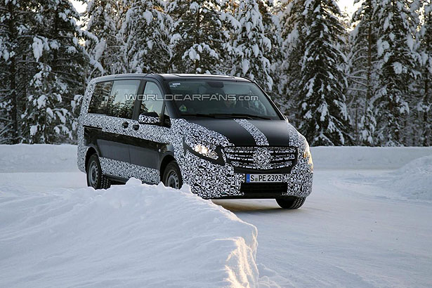 Mercedes-Benz V-Class Out and About in Winter Testing