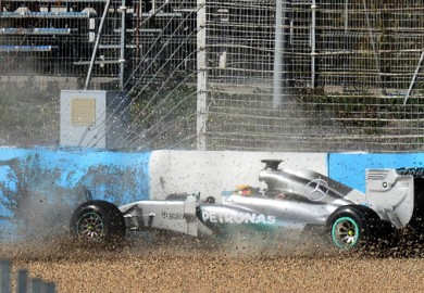 mercedes w05 crashes at Jerez Testing