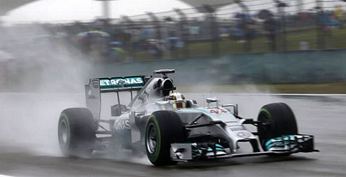 Lewis-Hamilton-2014-Chinese-Grand-Prix-pole-position-F1-Mercedes-AMG-Petronas