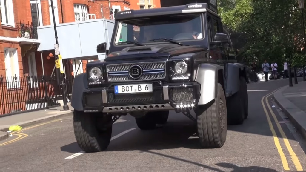 Mercedes-Benz G63 AMG 6x6 Thunders Across The Streets Of London 