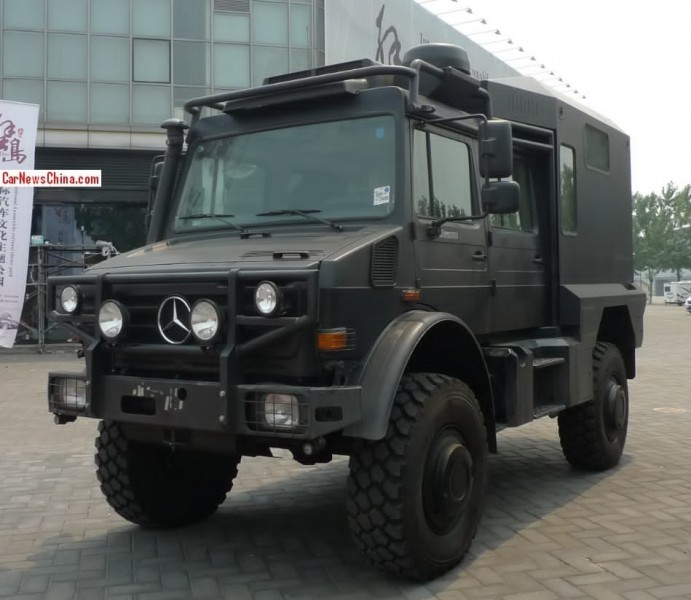 Mercedes Unimog U5000 Turned Into a Camper in China