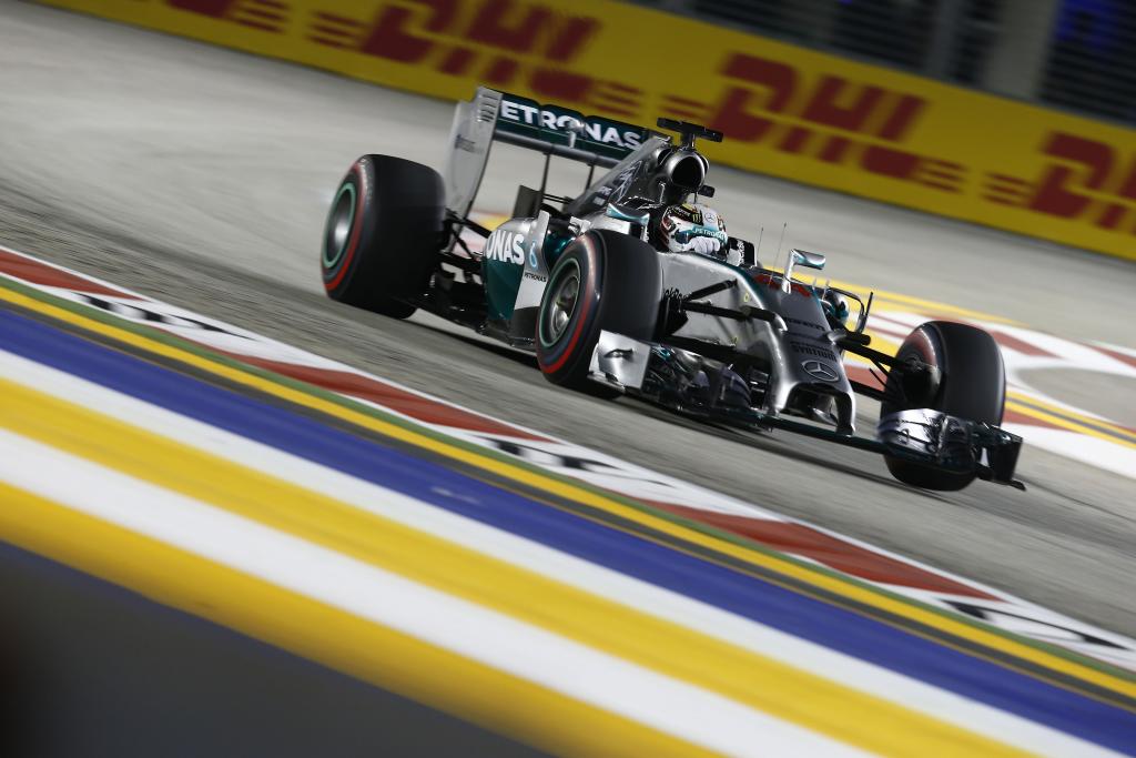 Lewis Hamilton wins Singapore GP, grabs lead in title race from Mercedes teammate