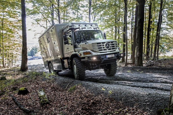 Mercedes-Benz Zetros Transformed Into a Mobile Luxury Apartment