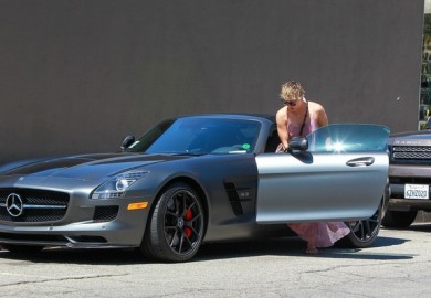 Kaley Cuoco Trades Her Range Rover For A Mercedes-Benz SLS AMG Roadster