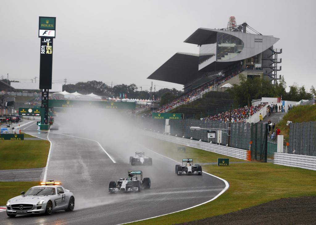 Mercedes SLS AMG safety car paces the competitors during the 2014 Japanese Grand Prix