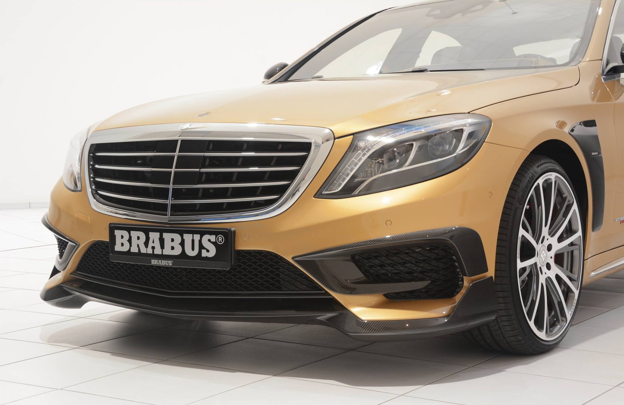 Золотой Мерседес s63