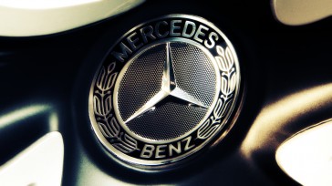 mercedes-benz logo