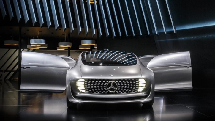 Mercedes-Benz F 015 Luxury in Motion doors