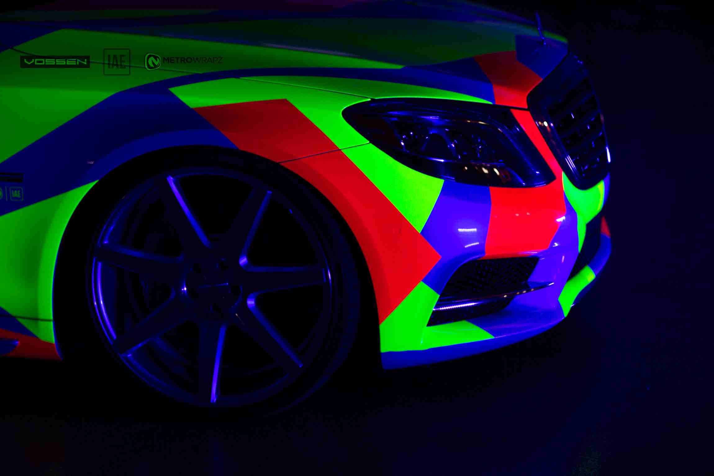 See This Awesome GlowintheDark Mercedes S550