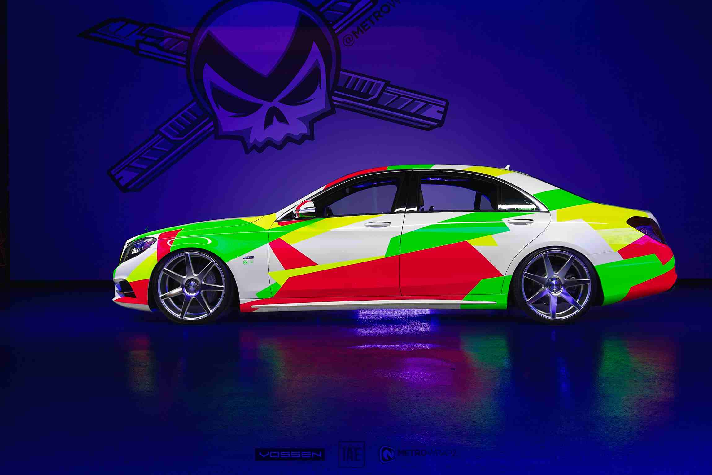 See This Awesome GlowintheDark Mercedes S550