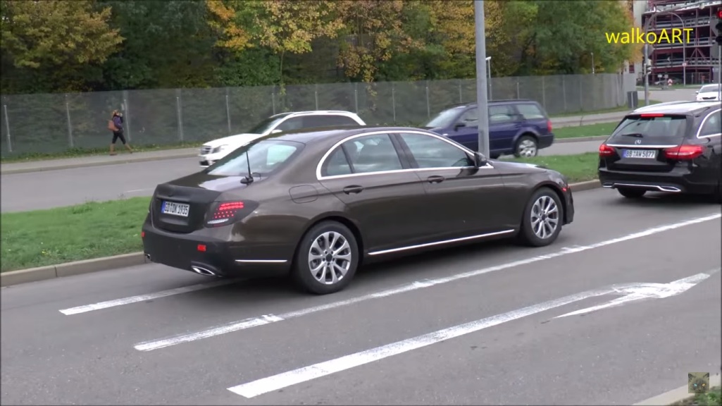 Video Of Barely Covered Mercedes-Benz E-Class Emerges