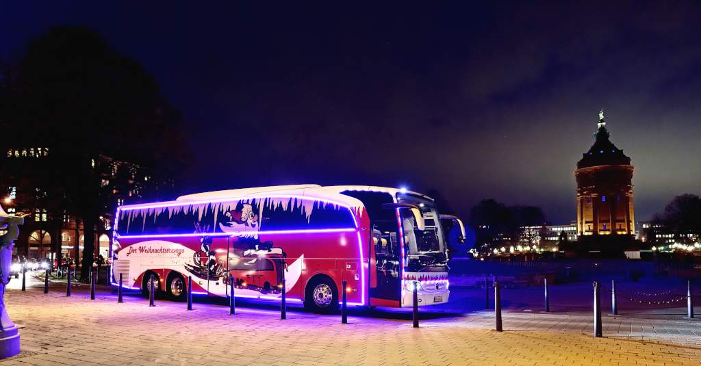 Christmas Travego Of Mercedes-Benz Is Coming