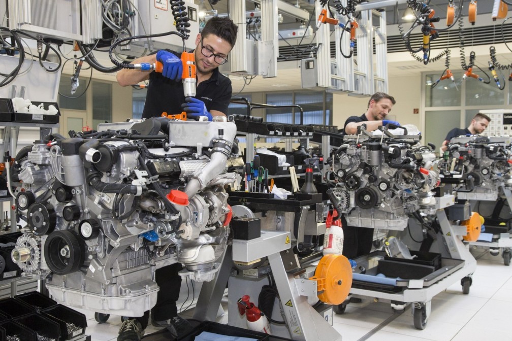 V12 Engine Production To Be Increased By Mercedes-Benz