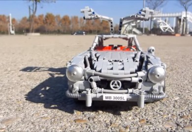 Check Out This Mercedes-Benz 300SL Gullwing Lego Model