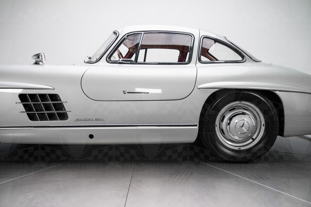 Record Set By 1954 Mercedes-Benz 300 SL Gullwing