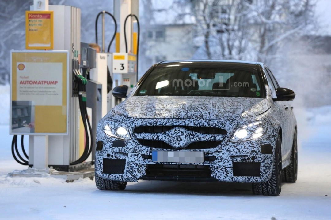 2017 Mercedes-AMG E63 Caught On Cam