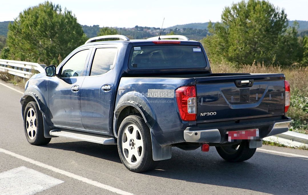 Possible Mercedes-Benz Pickup Mule Spied