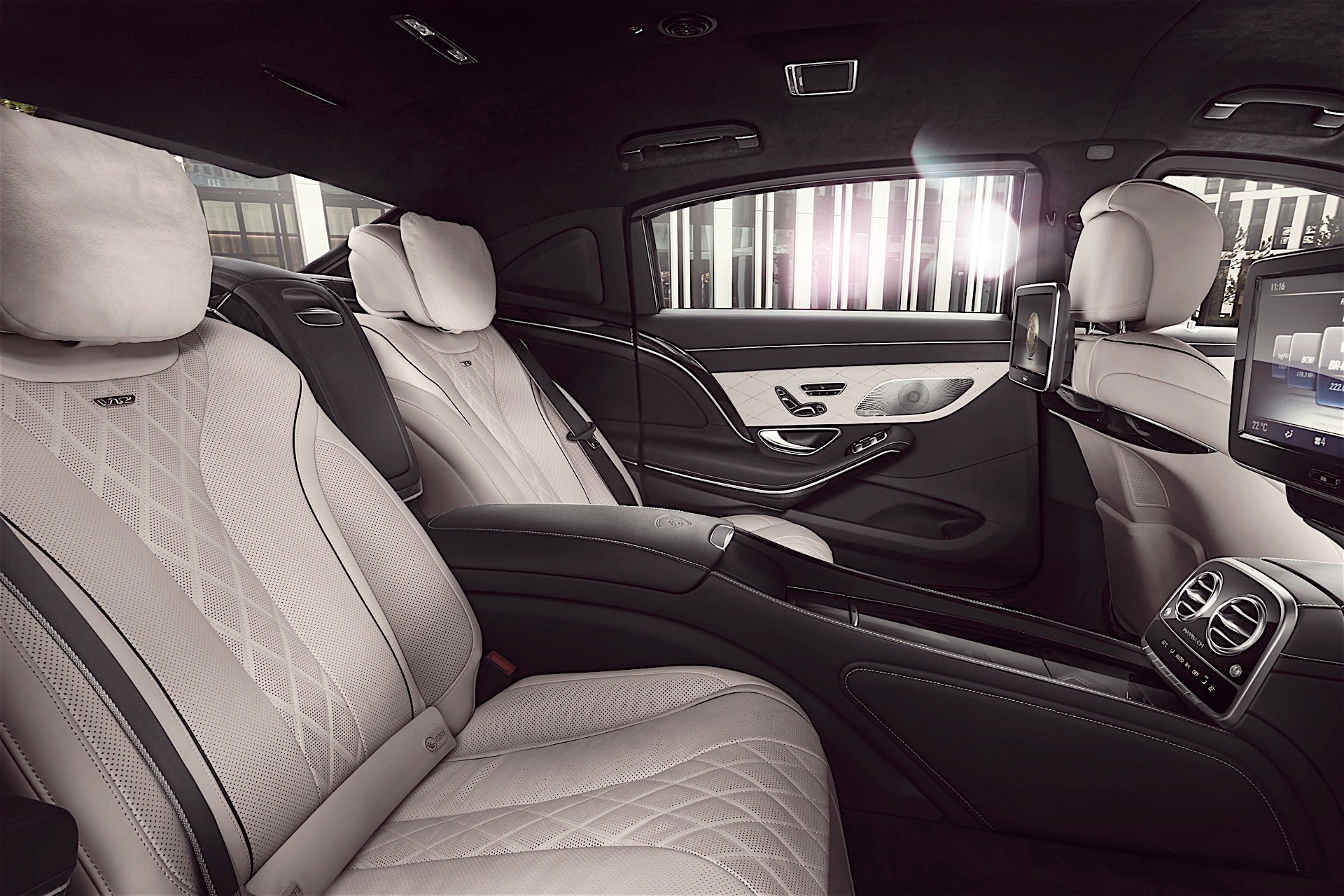 Mercedes-Maybach S600 Guard Offers High-Level Bulletproof Protection