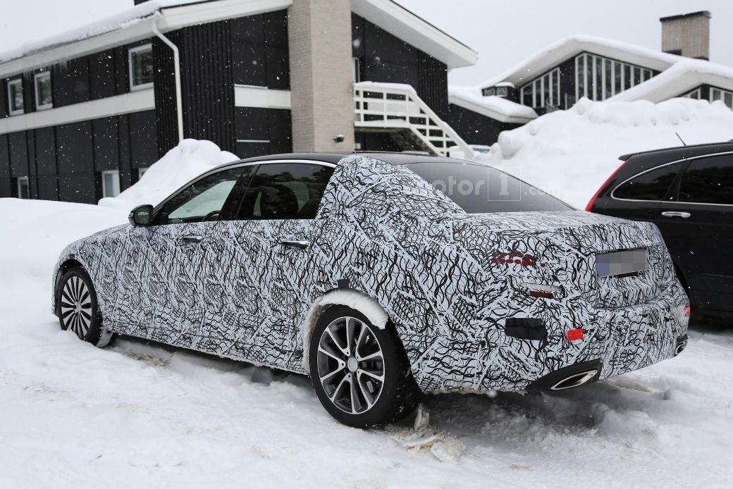 Camouflaged Mercedes-Maybach E-Class Caught On Cam