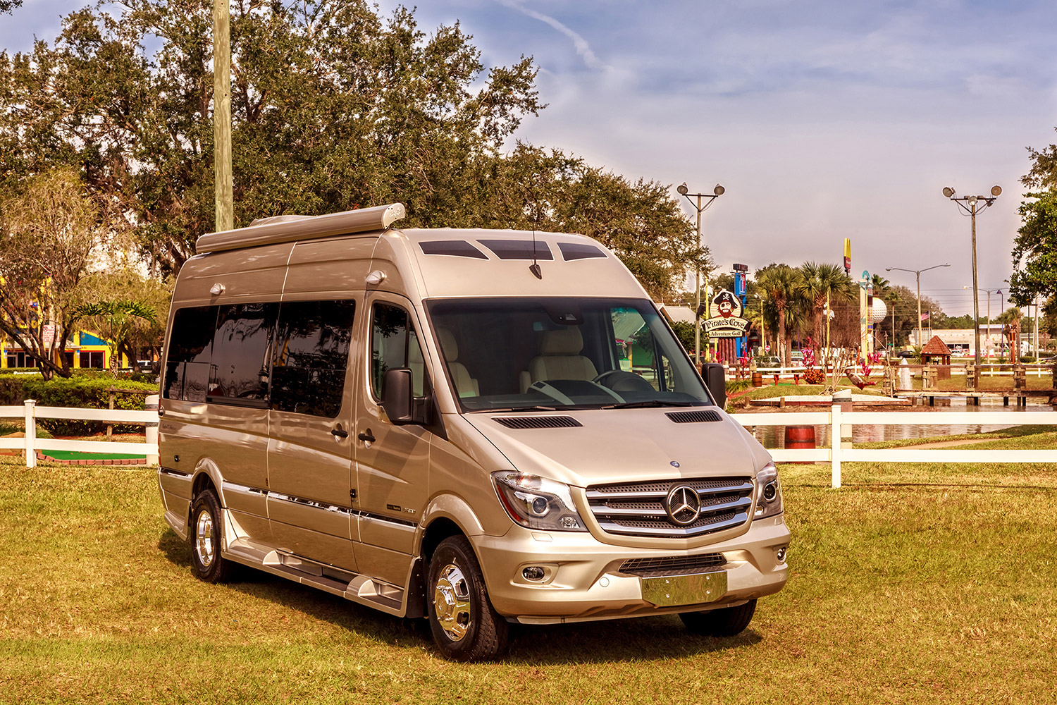 Мерседес спринтер пассажирский россия. Mercedes-Benz Sprinter. Мерседес Спринтер 906 пассажирский. Mercedes Sprinter Minibus. Мерседес Бенц Спринтер пассажирский.