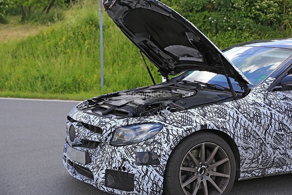 Prototype Of Upcoming 2017 Mercedes-AMG E63 Stranded On German Road