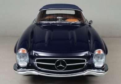 Restored 1961 Mercedes-Benz 300 SL Looks Impressive